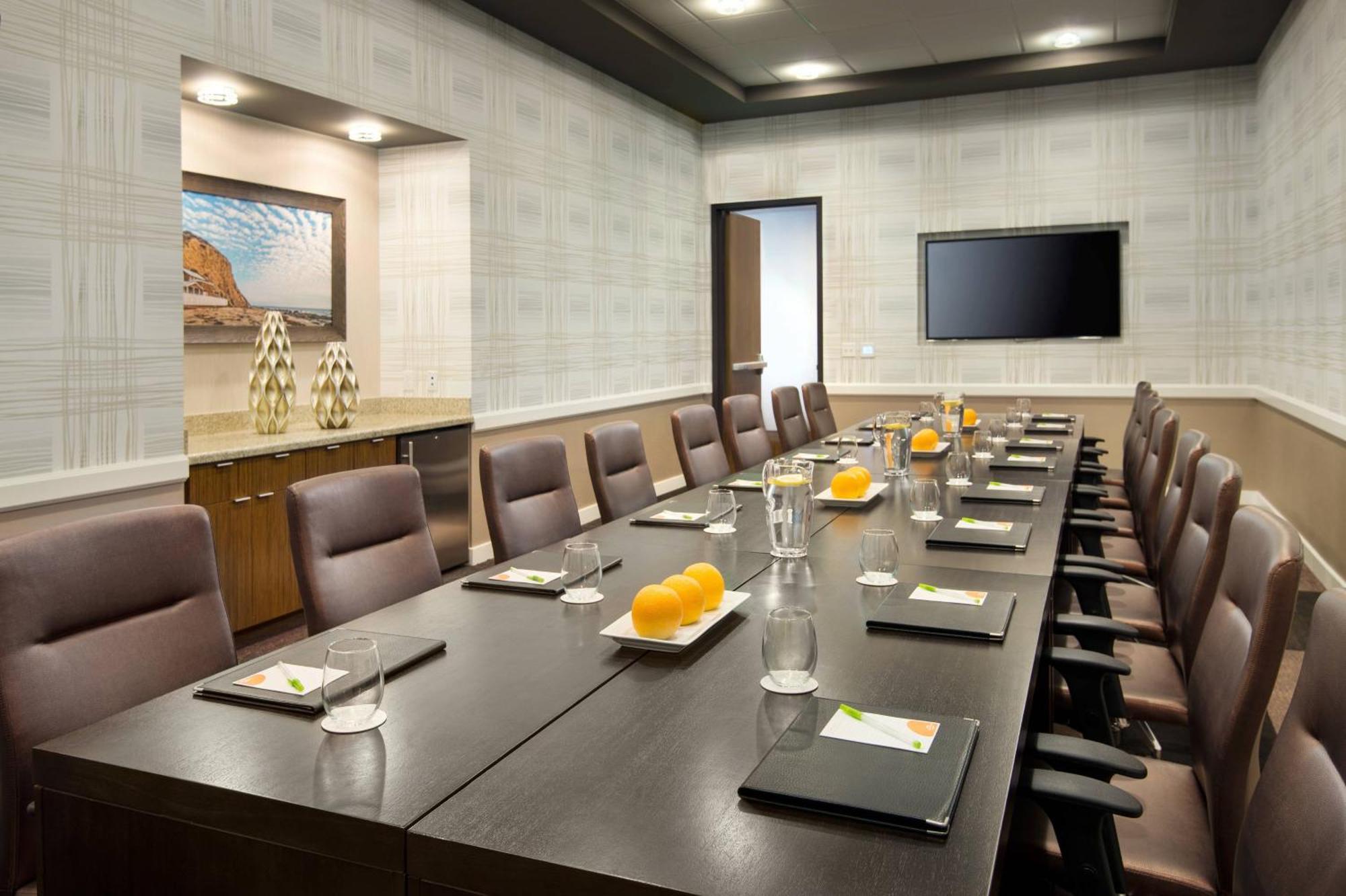 Courtyard By Marriott Irvine Spectrum Exterior foto