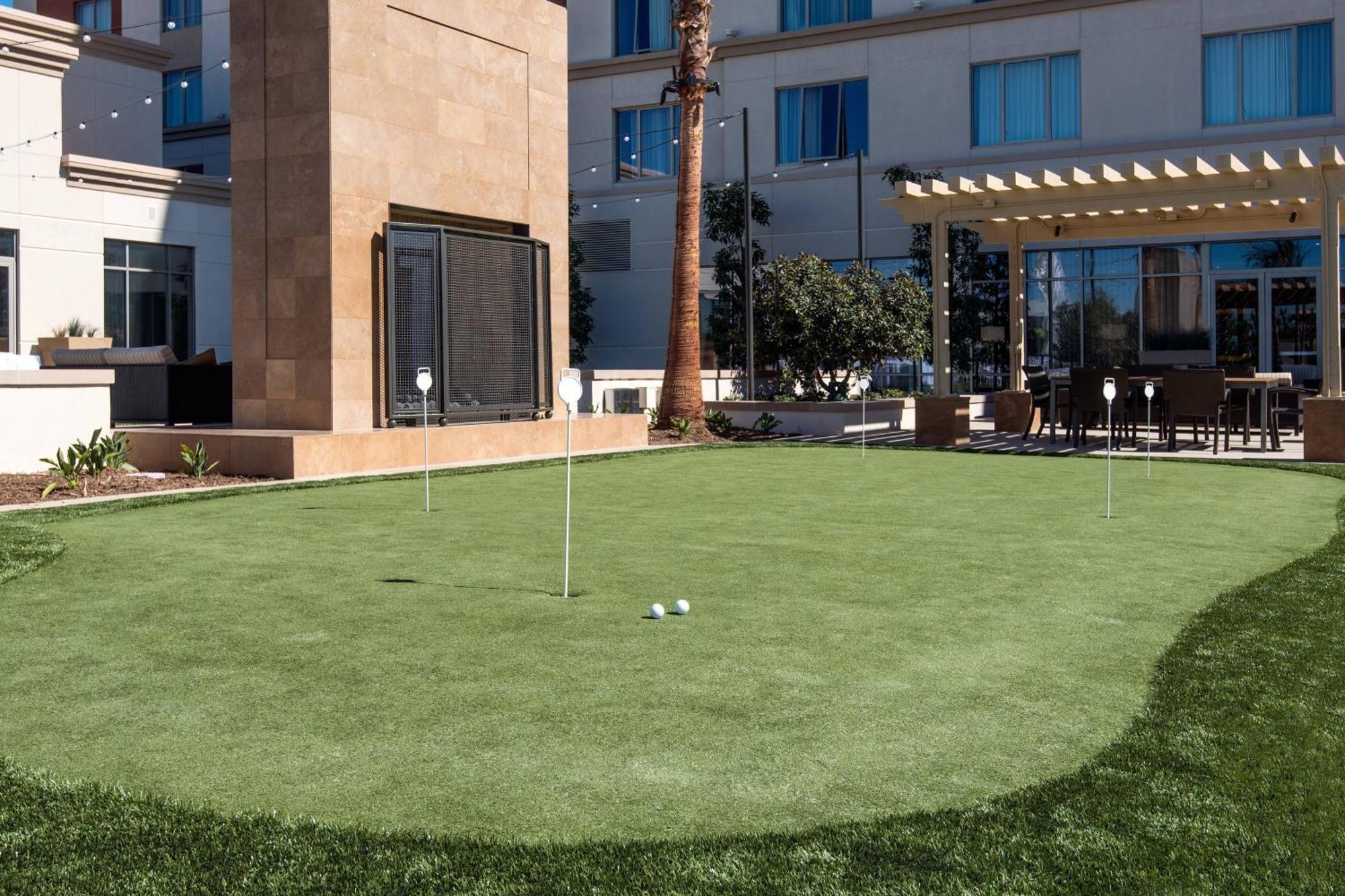 Courtyard By Marriott Irvine Spectrum Exterior foto